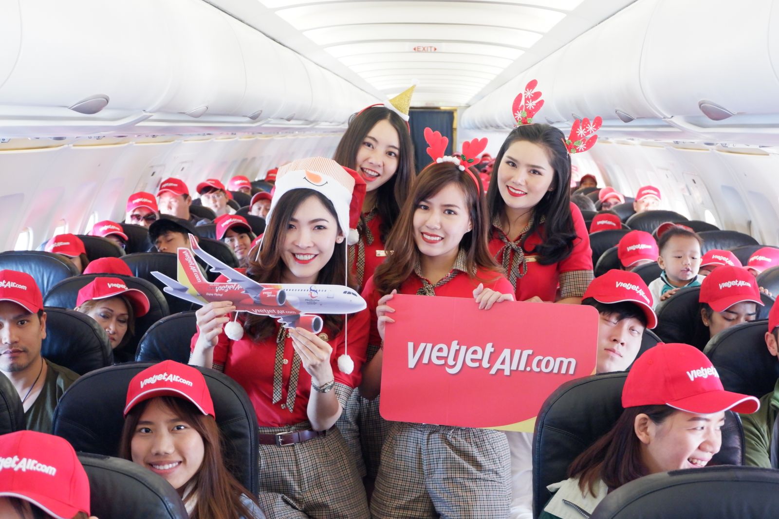 Vietjet là hãng hàng không đầu tiên khai thác trở lại tại sân bay Phuket (Thái Lan)